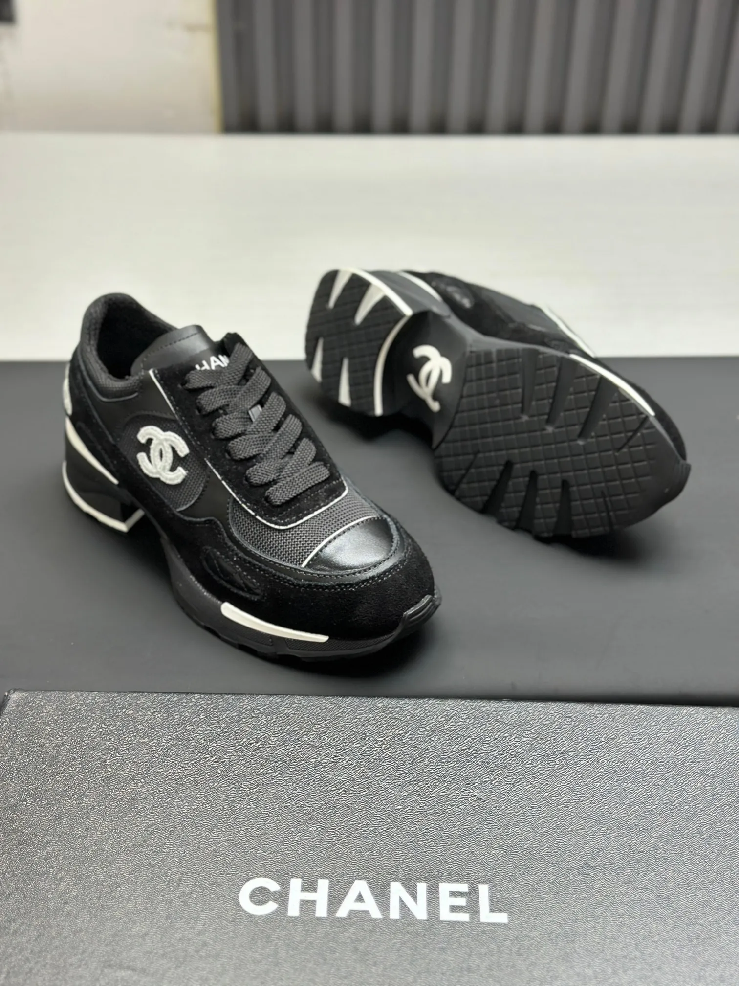 Men's shoes 💰620💰Women's 🚺 Chanel Panda shoes! 2025 counter top casual sports shoes This classic design; the upper is in the style of electric embroidery with various techniques; the outsole is fashionable and sporty; the unusual inclusion of a variety of color matching elements... The diversified mix and match is very good-looking and versatile, and can be used for leisure, fashion, sports, and outdoor... ꫛꫀꪝ Go➫ Materials: ❶Upper made of: original imported first-layer silk cowhide + original waterproof cloth + original first-layer cowhide ❷Inner use: Original Yangli+wang ❸ Outsole based on: Original TPU combination outsole Special counter boutique packaging complete set for women 35–41